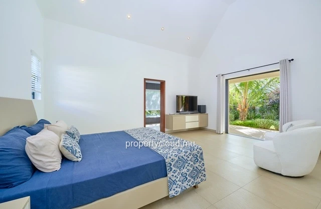 For sale: magnificent villa in a residence accessible to foreigners in Grand Baie.