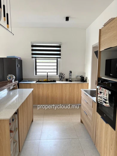  Flic en Flac, Mauritius: For sale, magnificent recent contemporary villa with swimming pool and nature views.