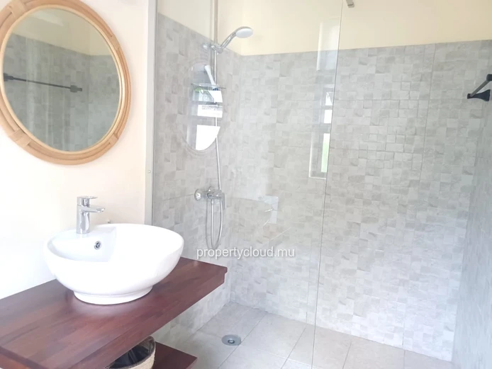 Tamarin – For sale, recent 3-bedroom villa with swimming pool and open view