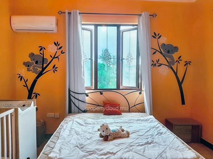 Vacoas for sale 6 bedroom house with swimming pool, which can be converted into 2 independent apartments.