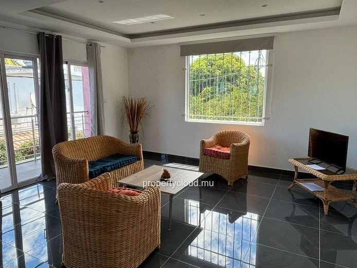 FOR SALE – House divided into 2 apartments – Pereybere