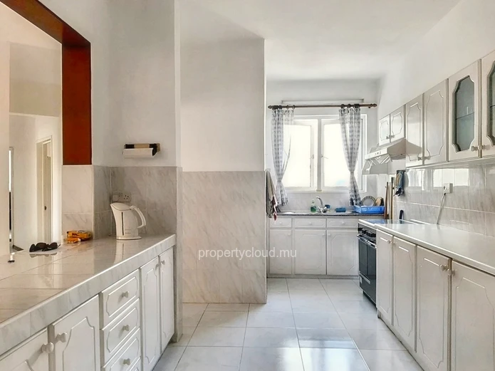 Quatre Bornes for sale comfortable furnished 3 bedroom apartment in secure residence with swimming pool and gym close...