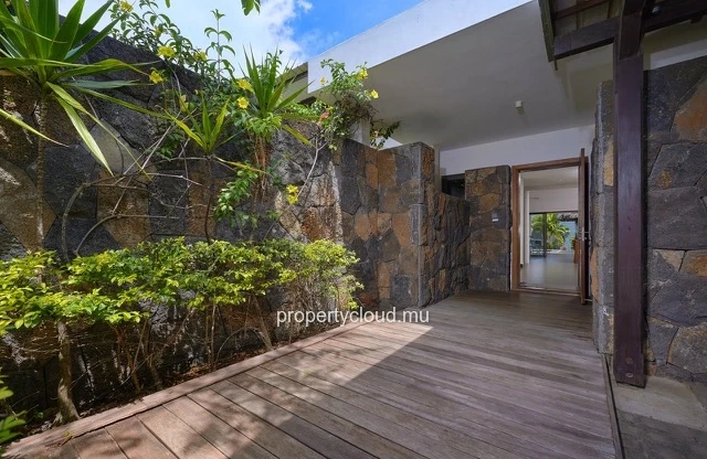 For sale: 3-bedroom villa accessible to foreigners, ideally located in La Salette, Grand Baie.