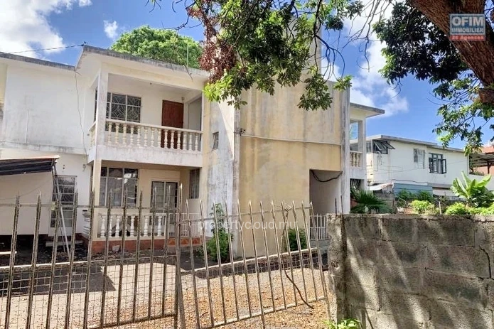 Quatre Bornes for sale land of 2047 m² near  La Louise ideal for Promoter.