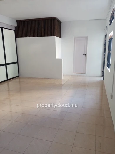 A LOUER - Grand Baie. Local commercial neuf, 45M2