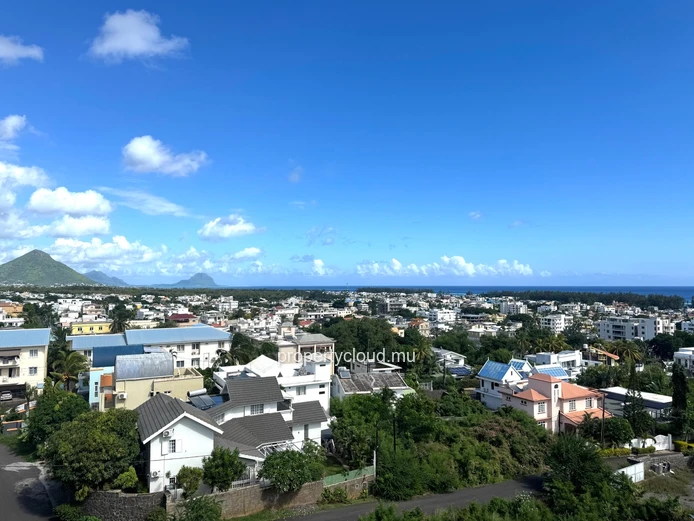 Flic en Flac for rent 4 bedroom penthouse with sea view in Flic en Flac