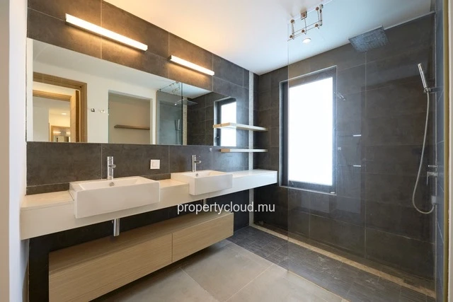 A vendre appartement de 3 chambres accessible aux étrangers à Mont Choisy.