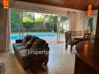 FOR RENT – Grand Baie – Charming villa with landscaped garden and swimming pool – Mauritius