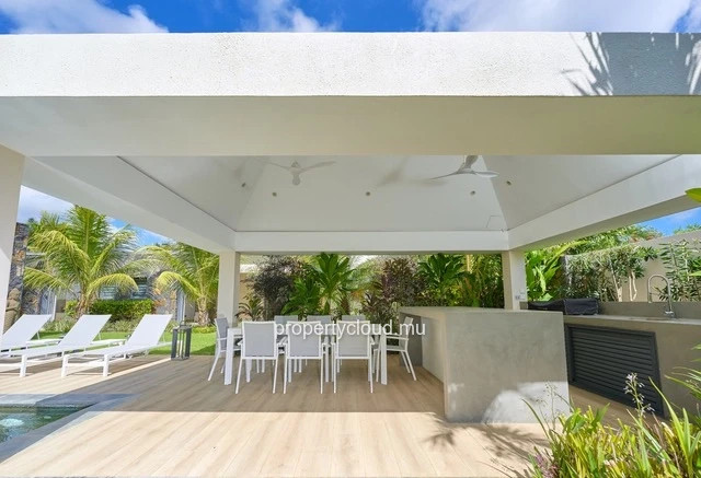 For sale: magnificent villa in a residence accessible to foreigners in Grand Baie.