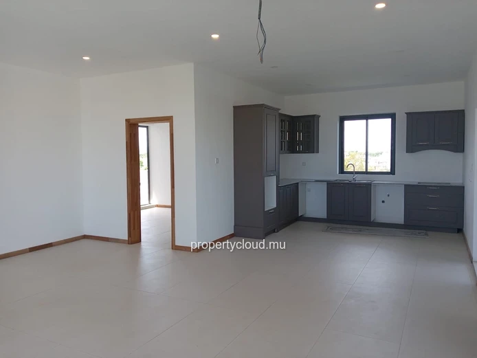 FOR SALE – NEW PENTHOUSE 180 m² – GRAND BAIE CENTER