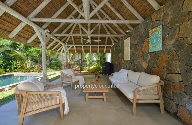 For sale: magnificent villa in a residence accessible to foreigners in Grand Baie, La Salette.