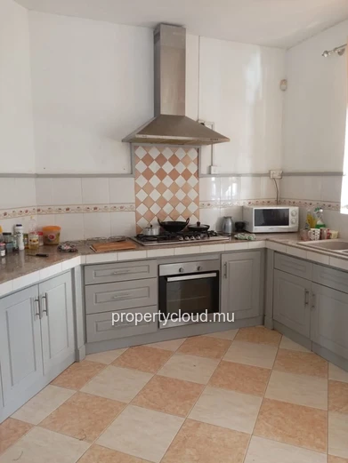 For rent: Apartment in a villa 2 minutes walk from Mont Choisy Beach