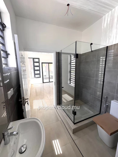 Quatre Bornes for sale magnificent and new 3 bedroom apartment project located not far from Saint-Jean road.