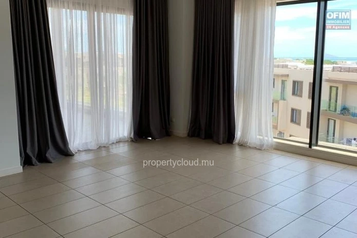 Accessible to foreigners and Mauritians: For sale penthouse in a luxury apartment complex with sea views in Roches No...