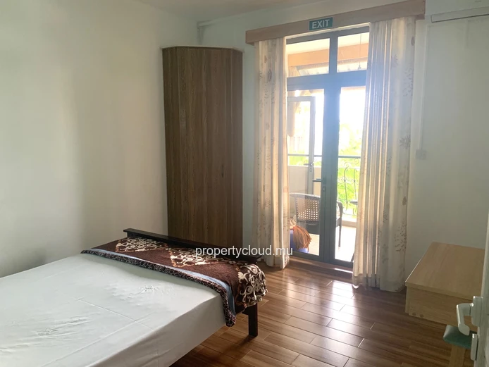 Flic en Flac - 3 bedroom apartment for rent, located on the first floor in a quiet area.