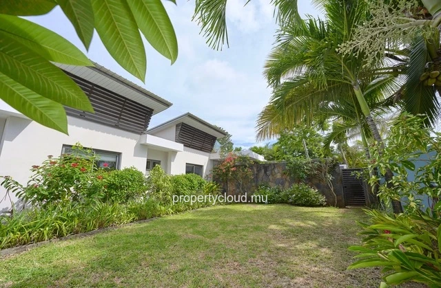 For sale: 3-bedroom villa accessible to foreigners, ideally located in La Salette, Grand Baie.