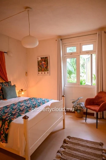 À LOUER – Superbe appartement “pieds dans l’eau” à Grand Baie