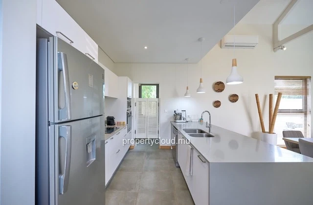For sale: magnificent villa in a residence accessible to foreigners in Grand Baie, La Salette.