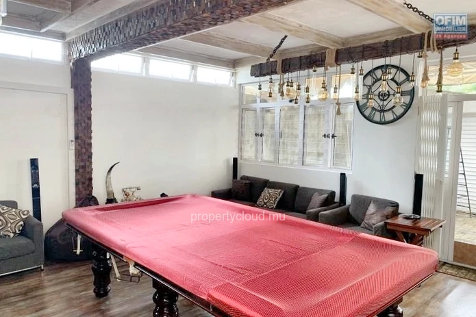 Curepipe for sale charming villa completely renovated with three bedrooms and an office,living space of 230M2 on a pl...
