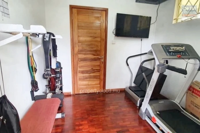 Curepipe for sale charming villa completely renovated with three bedrooms and an office,living space of 230M2 on a pl...