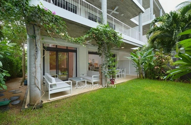For sale: ground floor apartment in Pointe Aux Canonniers, accessible to foreigners.