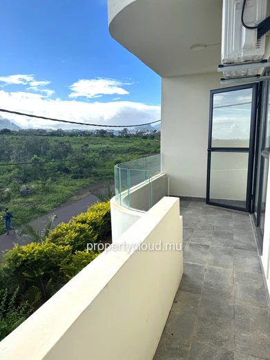 Flic en Flac for rent recent 2 bedroom apartment with swimming pool, gym, elevator and covered parking located in a s...