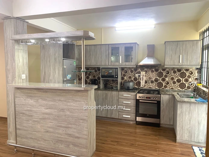 Flic en Flac - 3 bedroom apartment for rent, located on the ground floor in a quiet area.