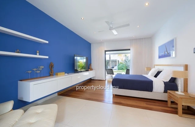 For sale: 4-bedroom villa with en suite rooms + office, 414.20 m2 on a 1,065 m2 plot, accessible to foreigners in Gra...