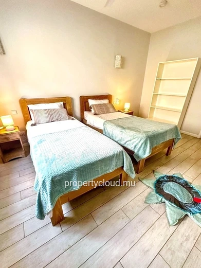 Accessible aux étranger Tamarin à vendre spacieux appartement de 3 chambres en rez-de-chaussée.