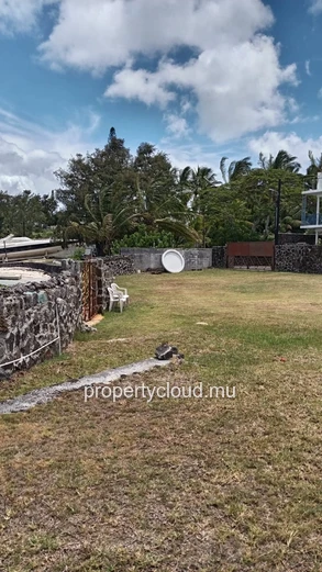 FOR RENT: Waterfront Villa / POINTE AUX CANNONIERS