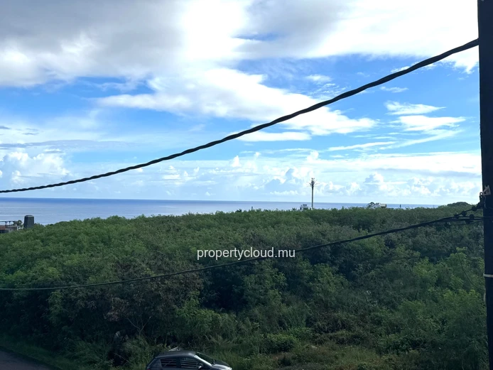 Flic en Flac for rent recent 2 bedroom apartment with swimming pool, gym, elevator and covered parking located in a s...