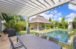For sale: magnificent villa in a residence accessible to foreigners in Grand Baie, La Salette.