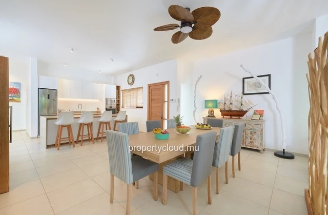 For sale: ground floor apartment in Pointe Aux Canonniers, accessible to foreigners.