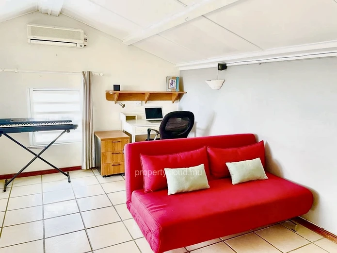 Tamarin for sale pleasant and beautiful five-bedroom villa with swimming pool in a quiet area with an exceptional vie...