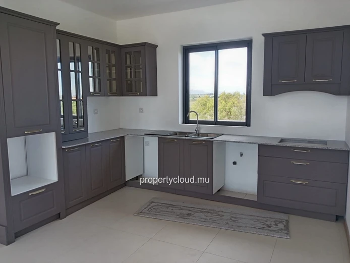 FOR SALE – NEW PENTHOUSE 180 m² – GRAND BAIE CENTER