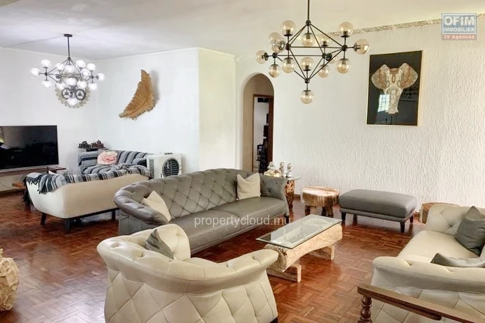 Curepipe for sale charming villa completely renovated with three bedrooms and an office,living space of 230M2 on a pl...