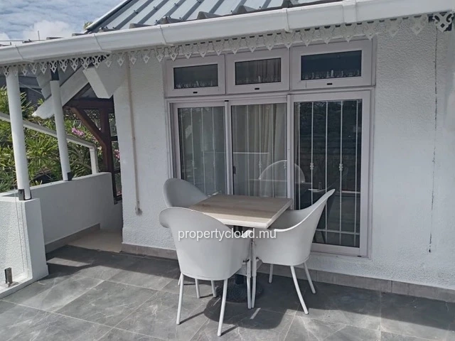 For sale – House with 3 independent apartments in Pointe aux Canonniers