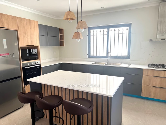 Flic-en-Flac – For sale: New 4-bedroom villa with swimming pool