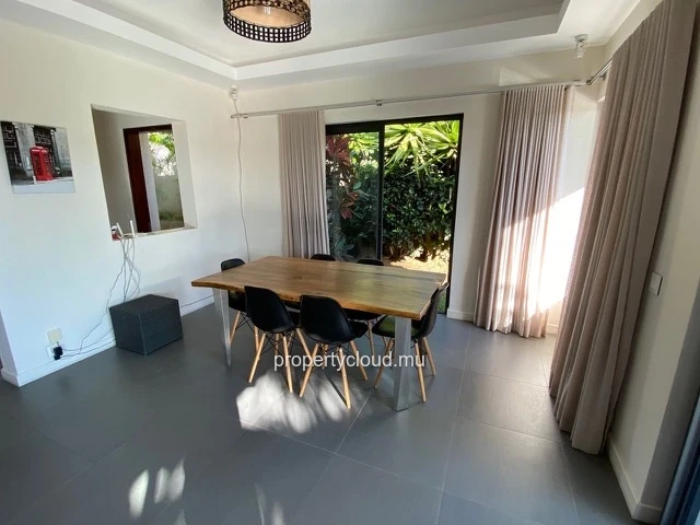 For sale: magnificent villa in a residence accessible to foreigners in Pereybere.