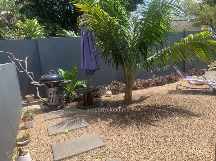 Serenity and peaceful life in Calodyne: 4 bedroom villa for sale.