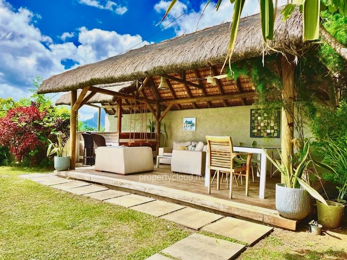 Tamarin for sale pleasant and beautiful five-bedroom villa with swimming pool in a quiet area with an exceptional vie...