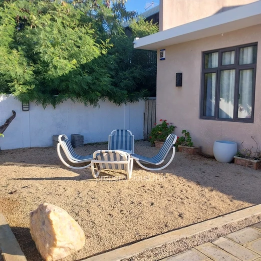 For sale a character villa with 4 bedrooms in Bain Bœuf, 3 minutes walk from the beach.