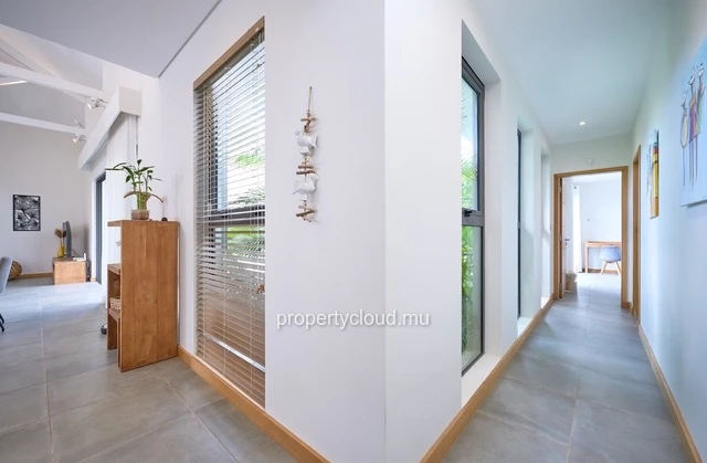 For sale: magnificent villa in a residence accessible to foreigners in Grand Baie, La Salette.