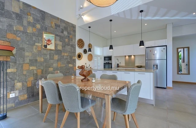 For sale: magnificent villa in a residence accessible to foreigners in Grand Baie, La Salette.