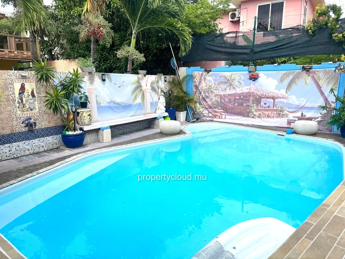 Albion – For sale, two villas with swimming pools, close to the beach