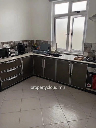 À Vendre – Immeuble Moderne Avec Forte Rentabilité Locative – Poste Lafayette