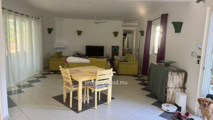 FOR RENT / Large 3-bedroom villa with annex (2 bedrooms) and 2100 m2 of garden / CALODYNE - Mauritius