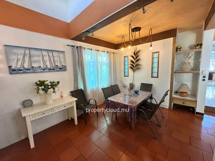  Albion – For sale, 4-bedroom family villa near the beach