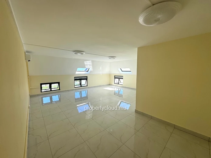 Flic en Flac for rent 4 bedroom penthouse with sea view in Flic en Flac