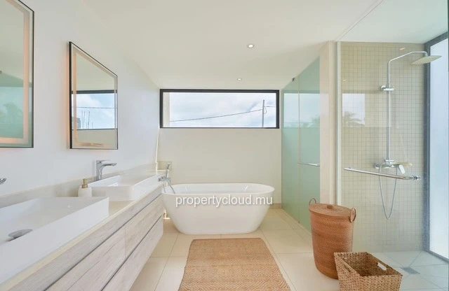 For sale: magnificent 4-bedroom villa with en suite rooms, accessible to foreigners in Pereybere.